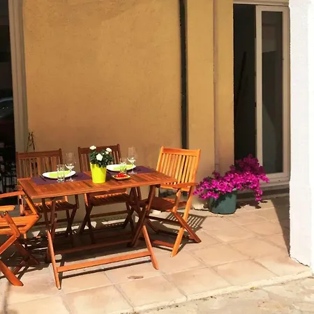 L' Aigue Marine Terrasse Et Parking Saint-Raphael (Var)
